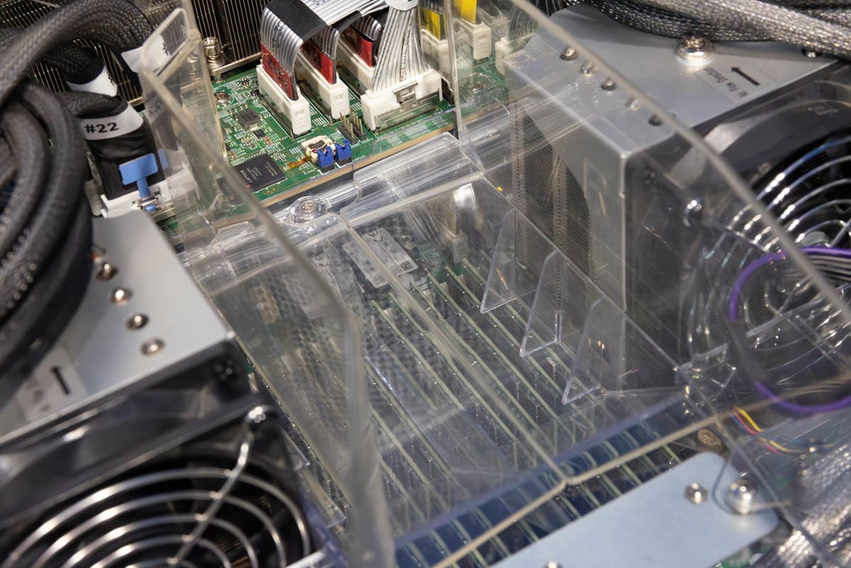 Supermicro SYS-821GE-TNHR