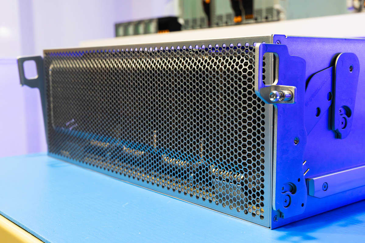 Supermicro SYS-821GE-TNHR