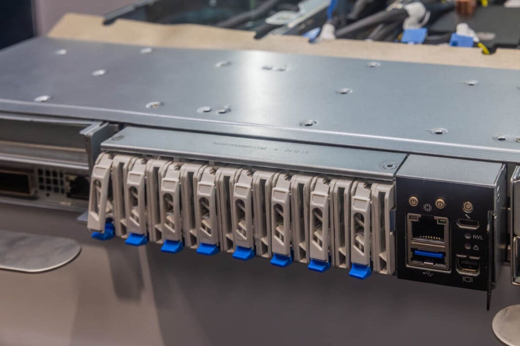 Обзор на Gigabyte GIGAPOD and GB300 NVL72