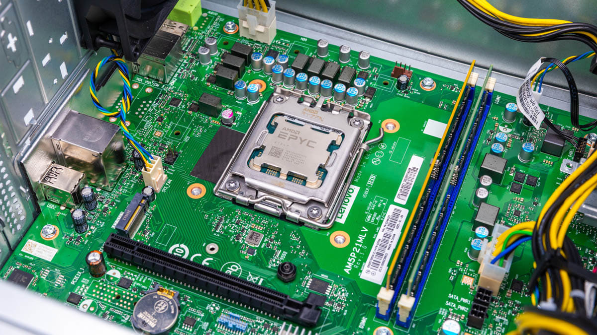 Сервер Lenovo ThinkSystem ST45 V3