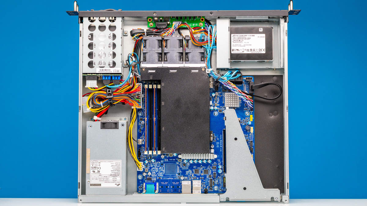 Сервер Gigabyte R113-C10