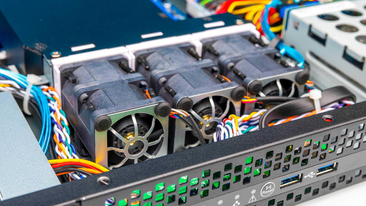 Сервер Gigabyte R113-C10