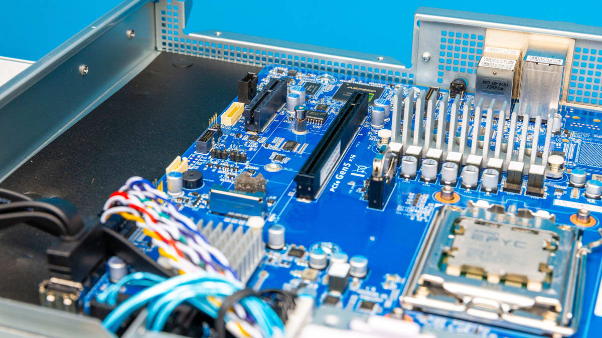 Сервер Gigabyte R113-C10