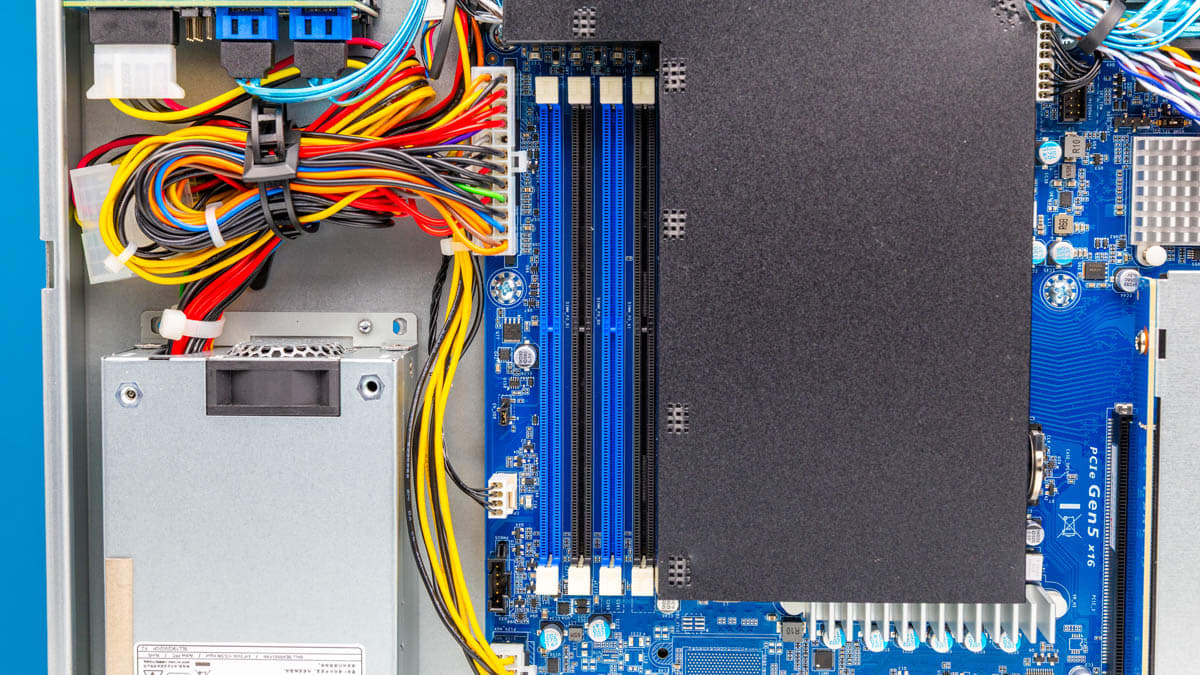 Сервер Gigabyte R113-C10