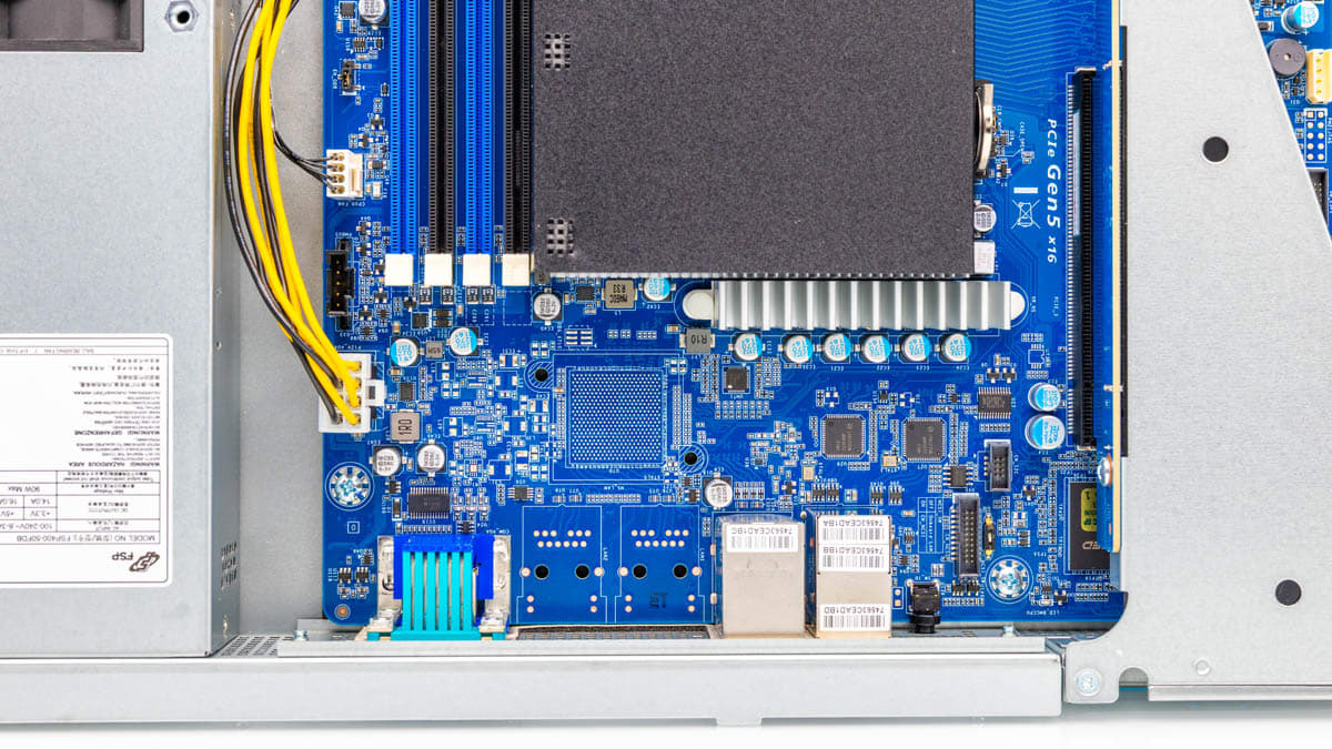 Сервер Gigabyte R113-C10