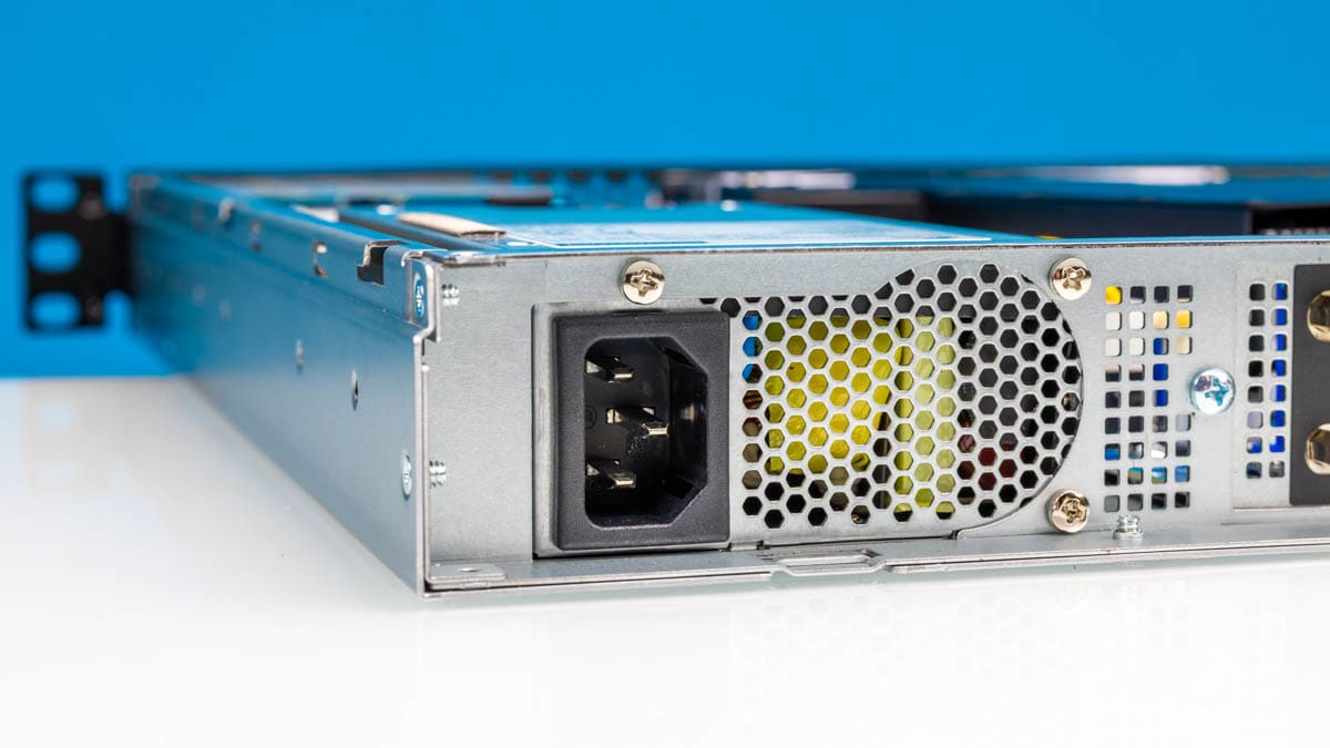 Сервер Gigabyte R113-C10