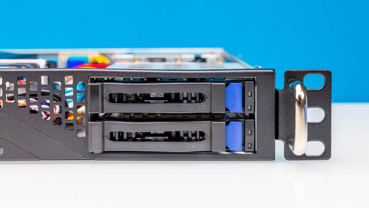 Сервер Gigabyte R113-C10