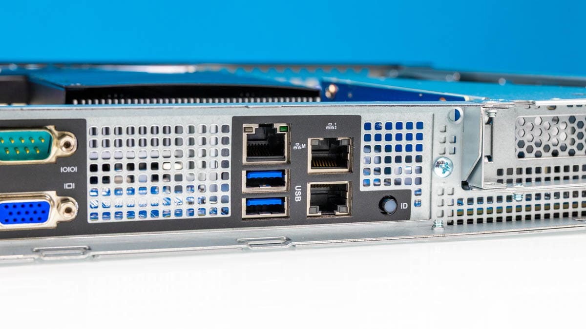 Сервер Gigabyte R113-C10