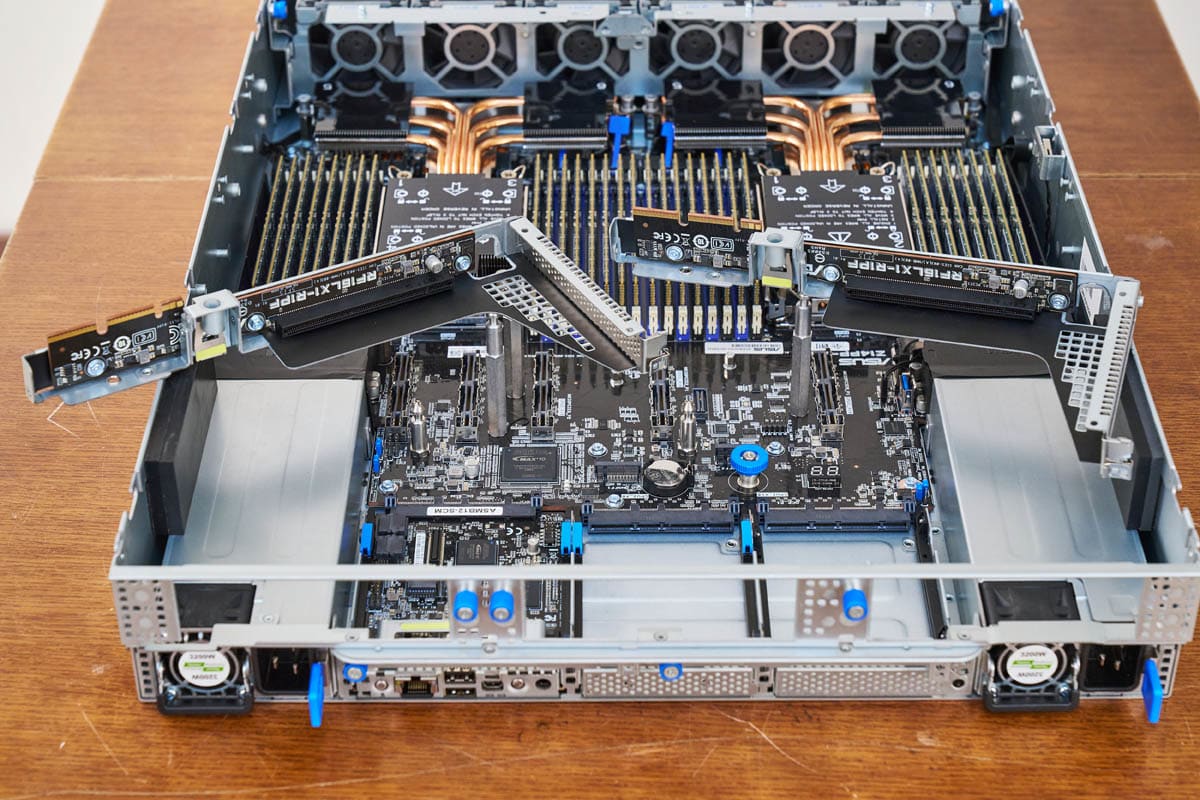 Сервер ASUS RS720-E12-RS8G