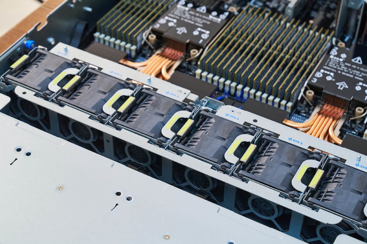 Сервер ASUS RS720-E12-RS8G