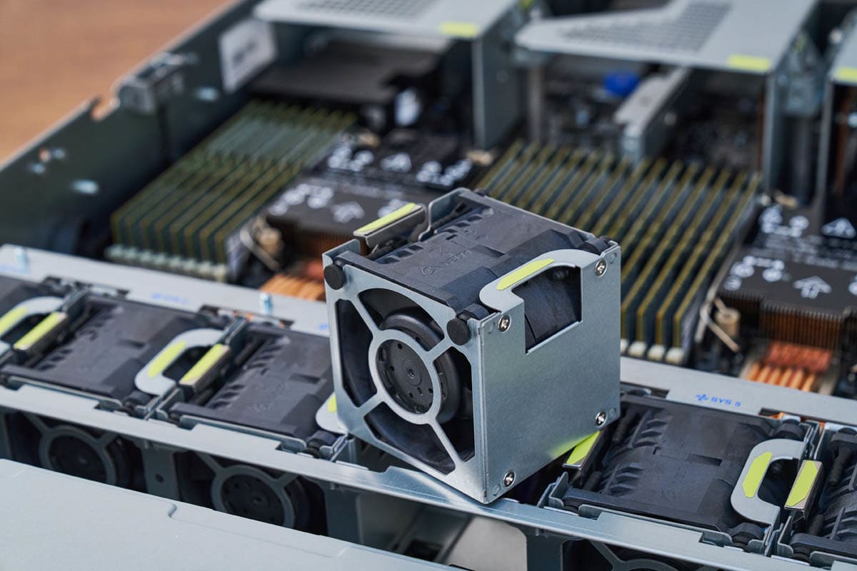 Сервер ASUS RS720-E12-RS8G