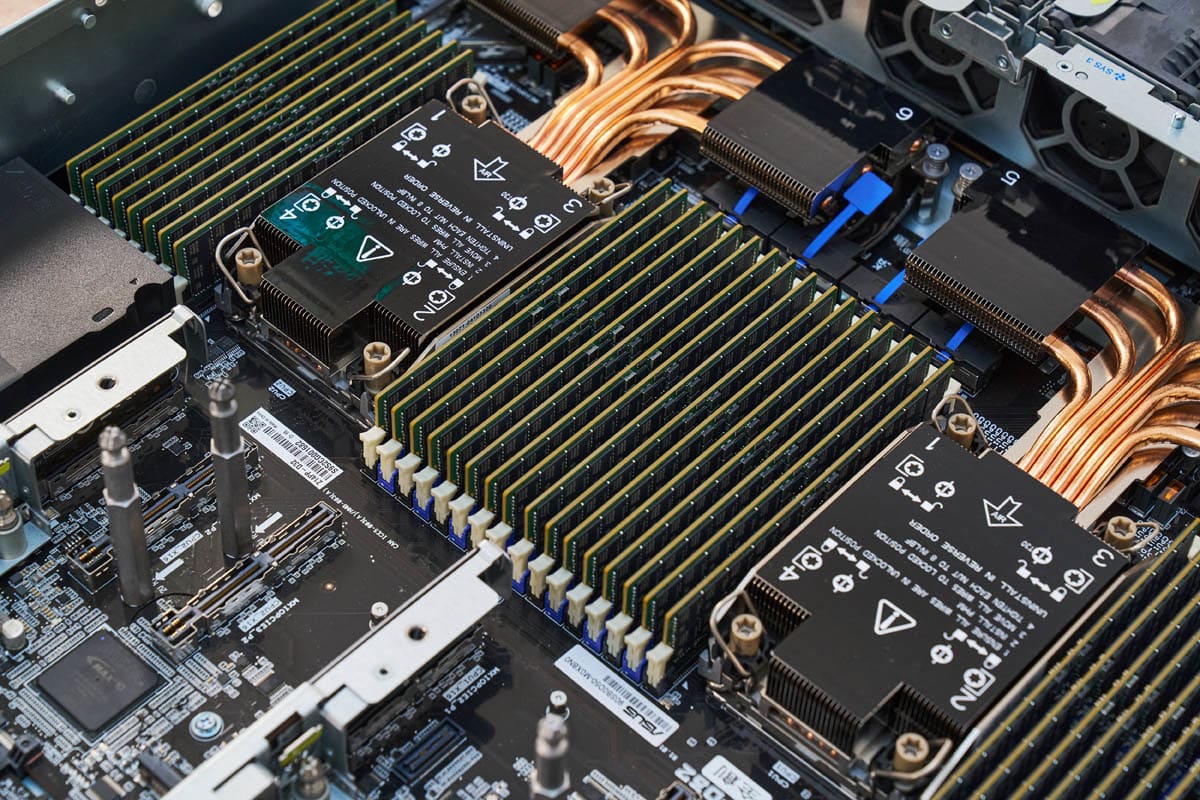 Сервер ASUS RS720-E12-RS8G