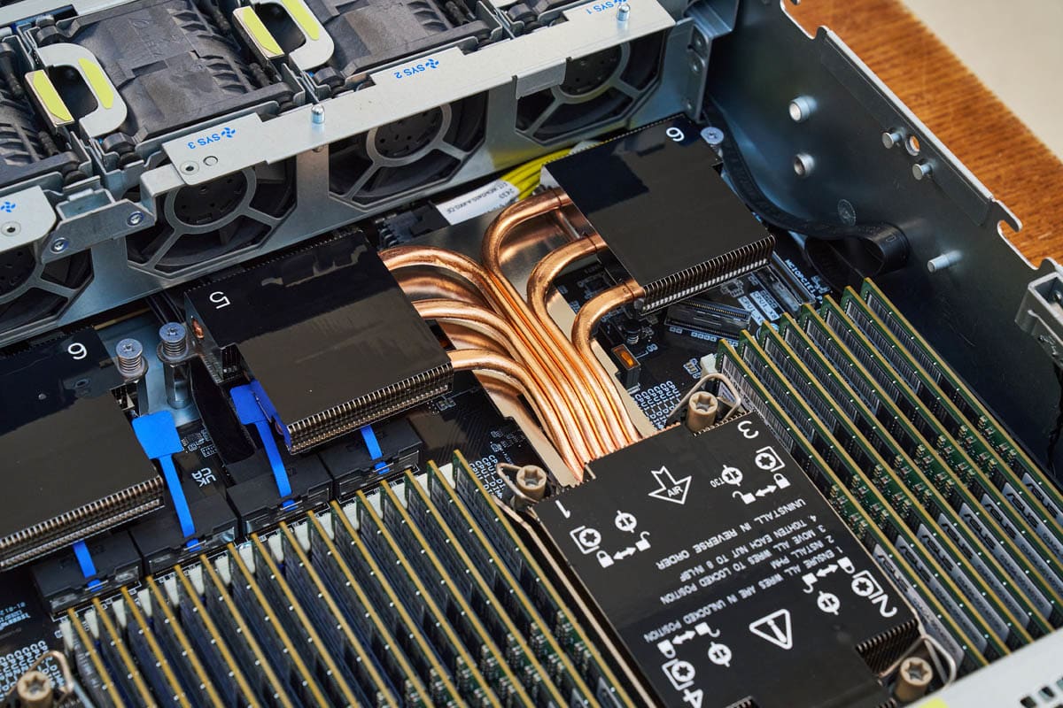 Сервер ASUS RS720-E12-RS8G