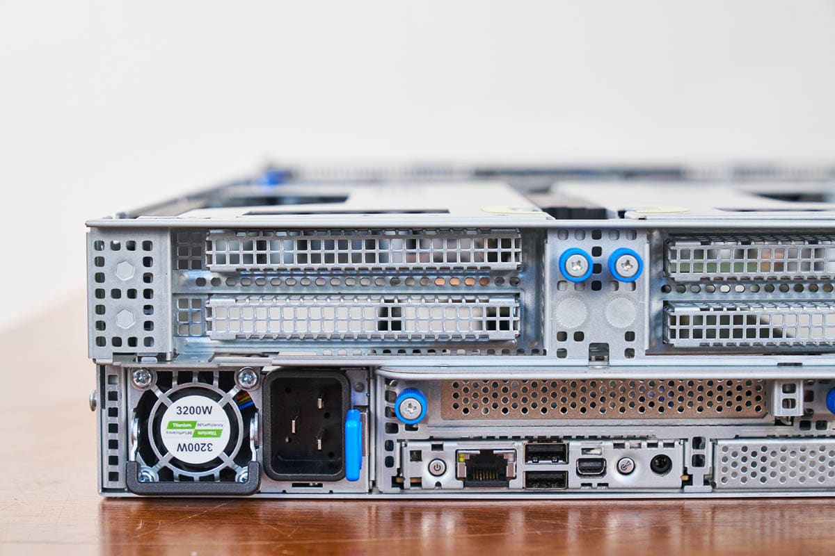 Сервер ASUS RS720-E12-RS8G