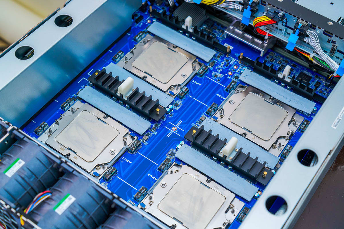 GIGABYTE G383-R80-AAP1