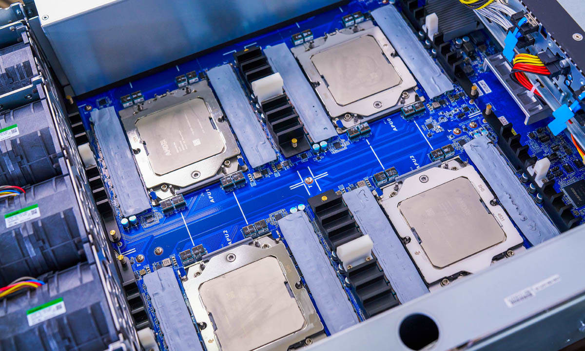 GIGABYTE G383-R80-AAP1