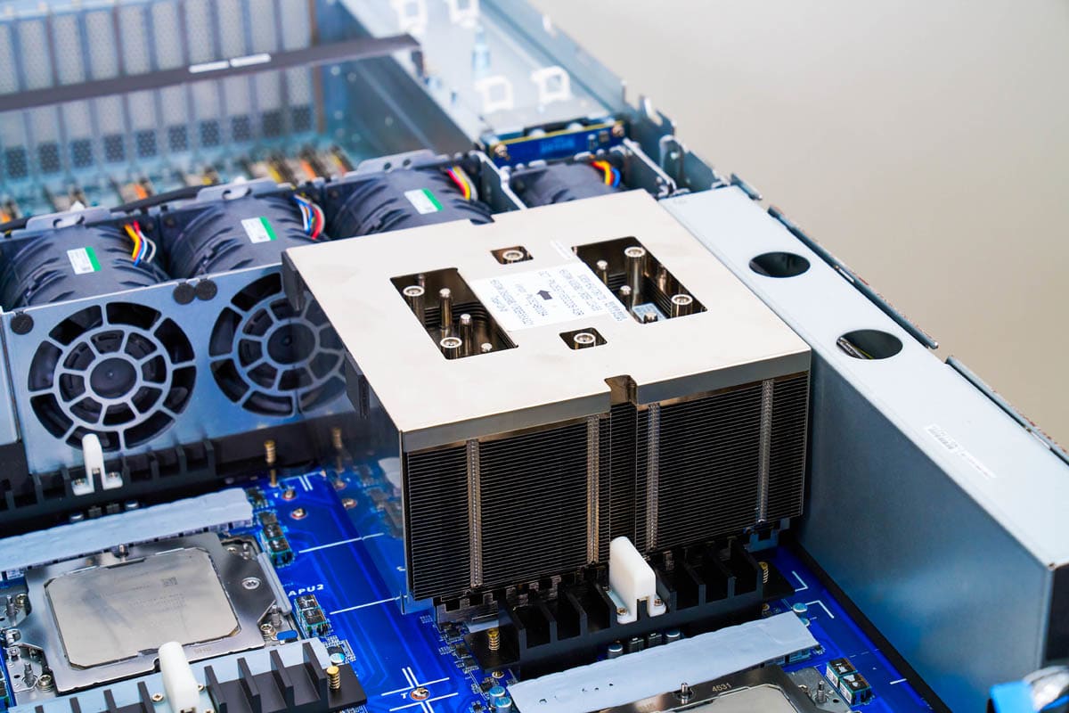 GIGABYTE G383-R80-AAP1