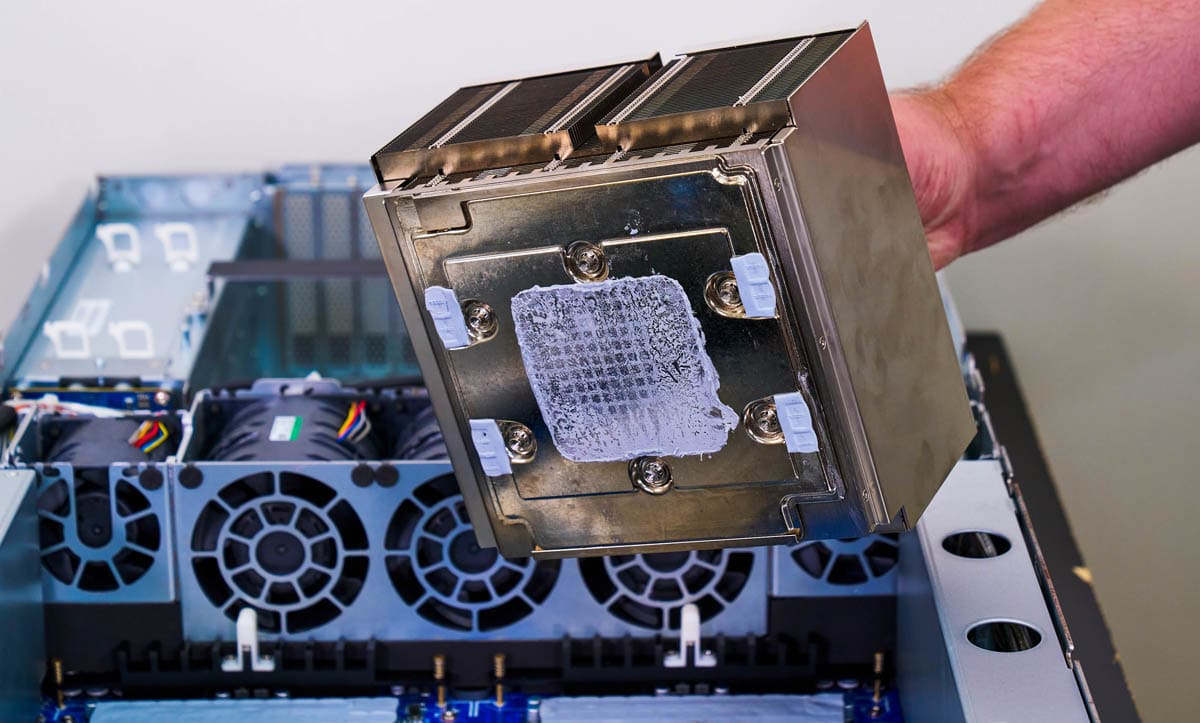 GIGABYTE G383-R80-AAP1