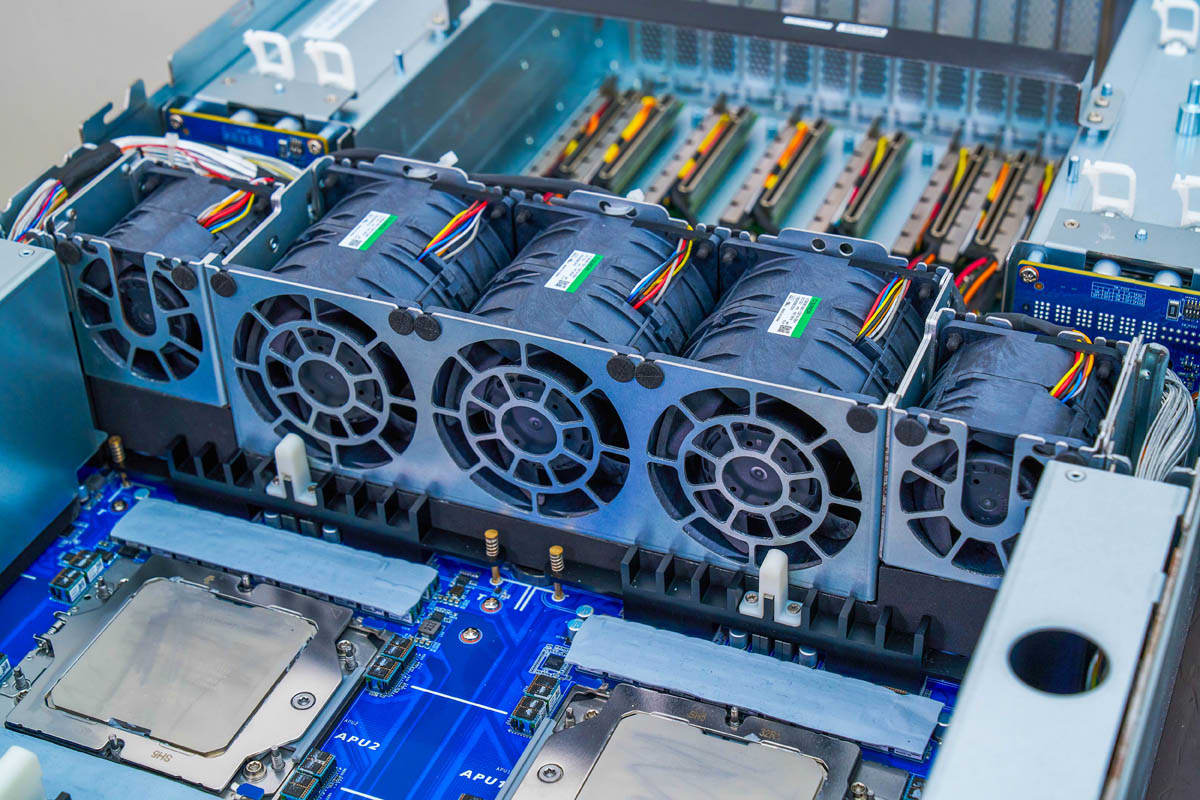 GIGABYTE G383-R80-AAP1