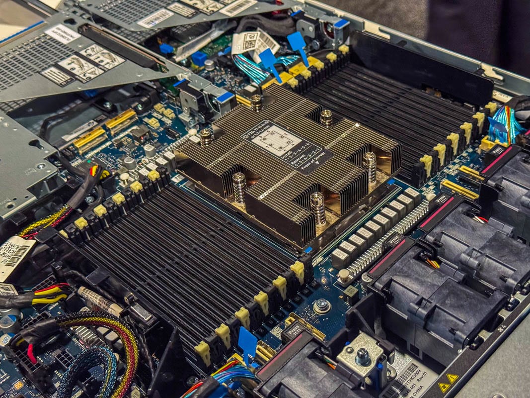 HPE ProLiant DL325 Gen12 и DL345 Gen12 с процессорами AMD EPYC