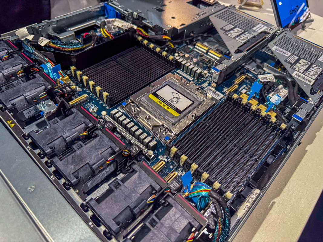 HPE ProLiant DL325 Gen12 и DL345 Gen12 с процессорами AMD EPYC