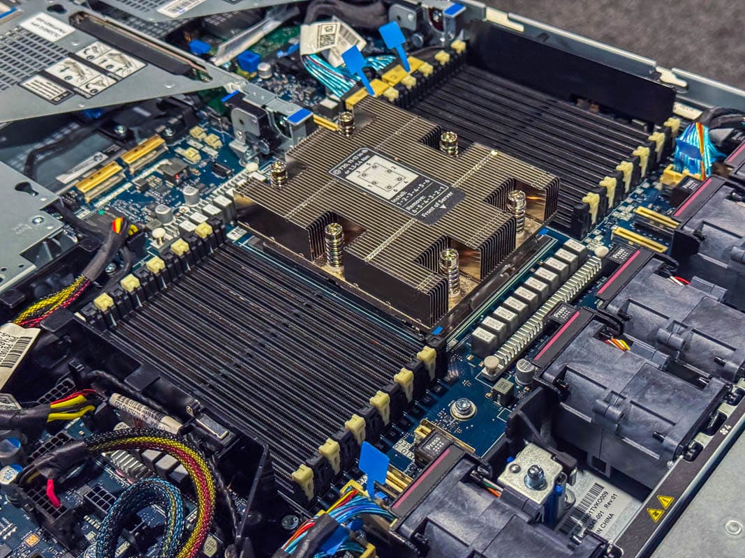 HPE ProLiant DL325 Gen12 и DL345 Gen12 с процессорами AMD EPYC