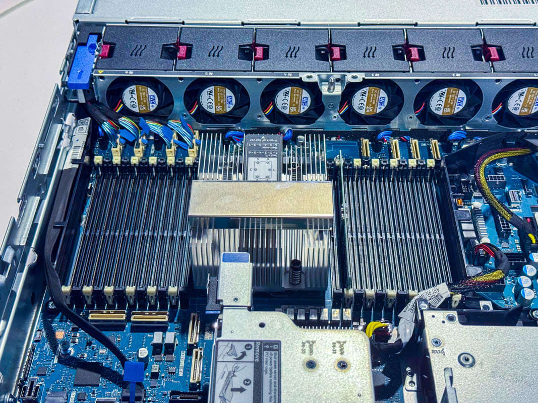 HPE ProLiant DL325 Gen12 и DL345 Gen12 с процессорами AMD EPYC