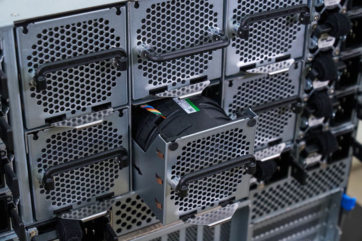 Gigabyte G893-ZX1-AAX2