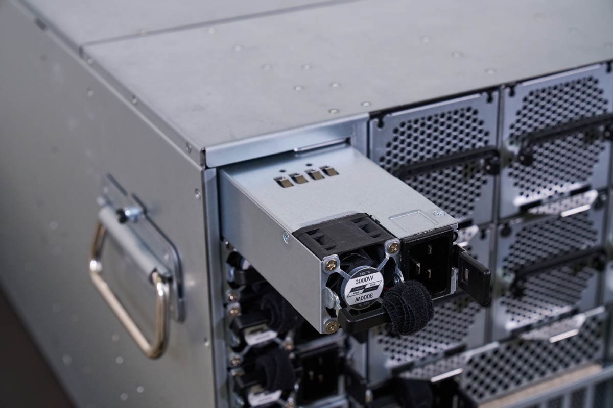 Gigabyte G893-ZX1-AAX2