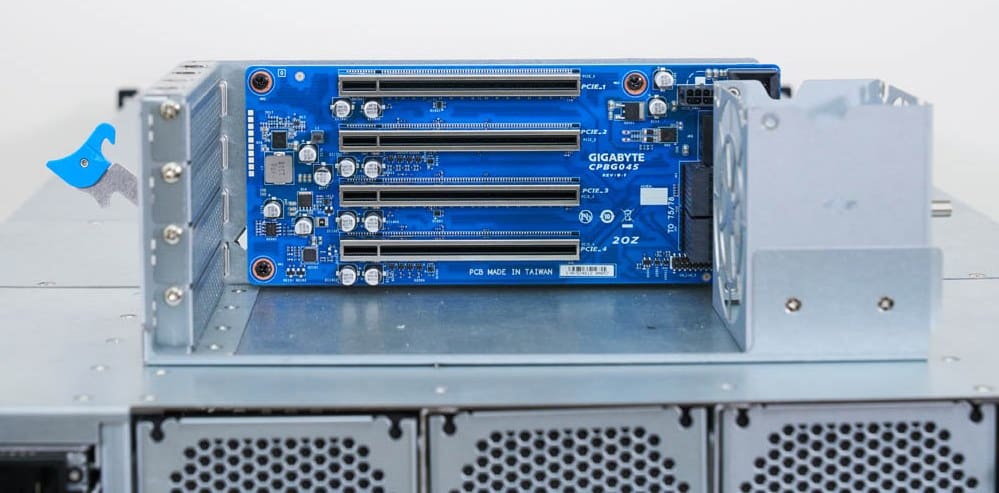 Gigabyte G893-ZX1-AAX2