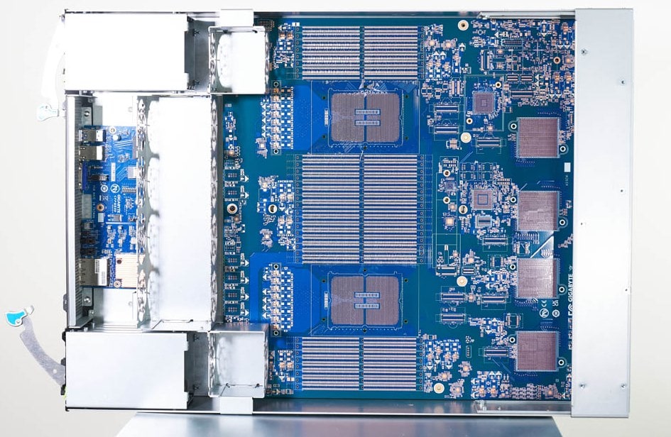 Gigabyte G893-ZX1-AAX2