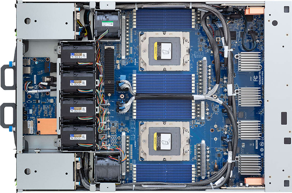 Gigabyte G893-ZX1-AAX2