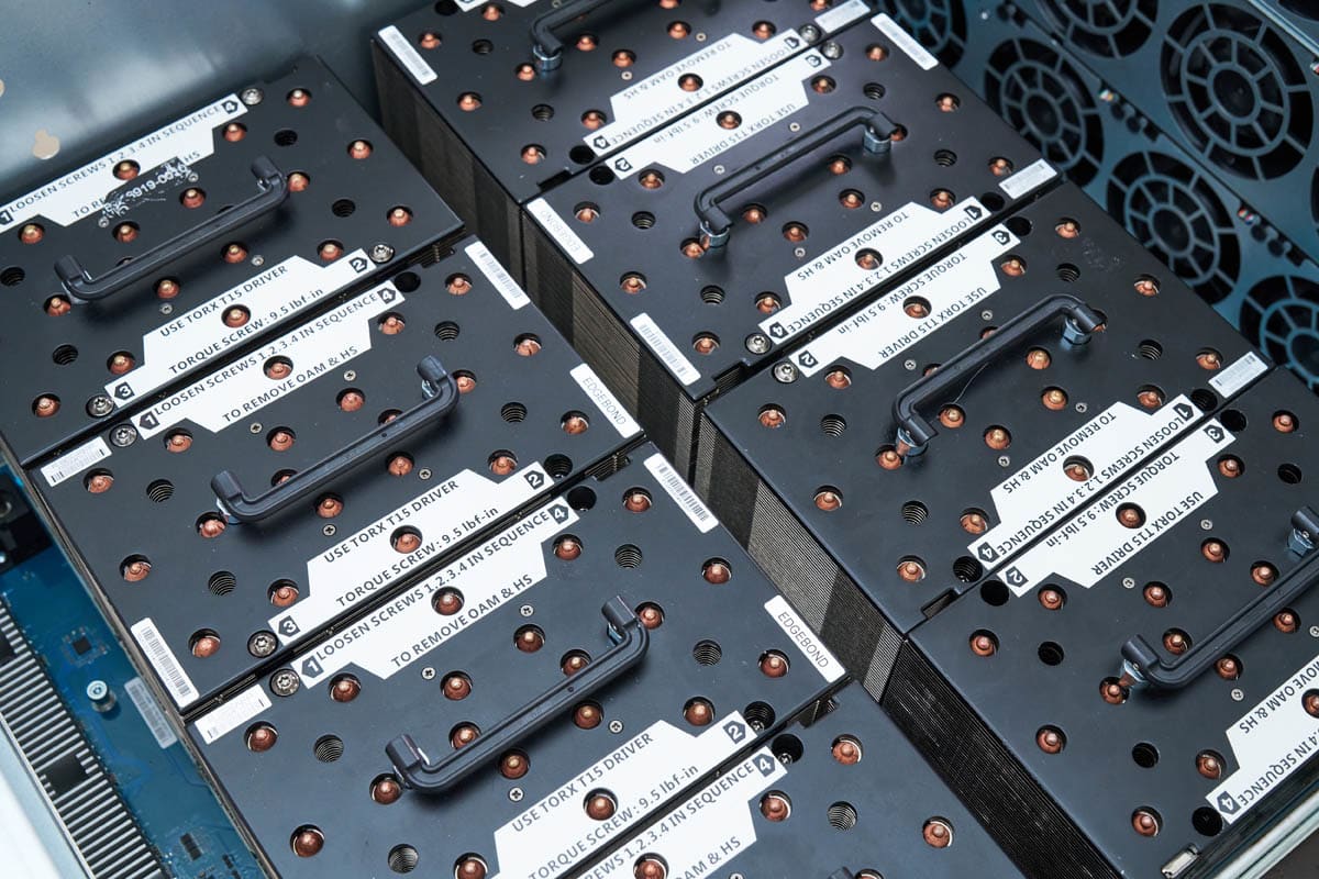 Gigabyte G893-ZX1-AAX2