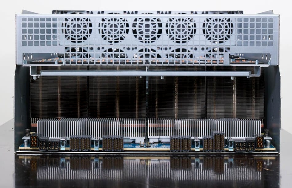 Gigabyte G893-ZX1-AAX2