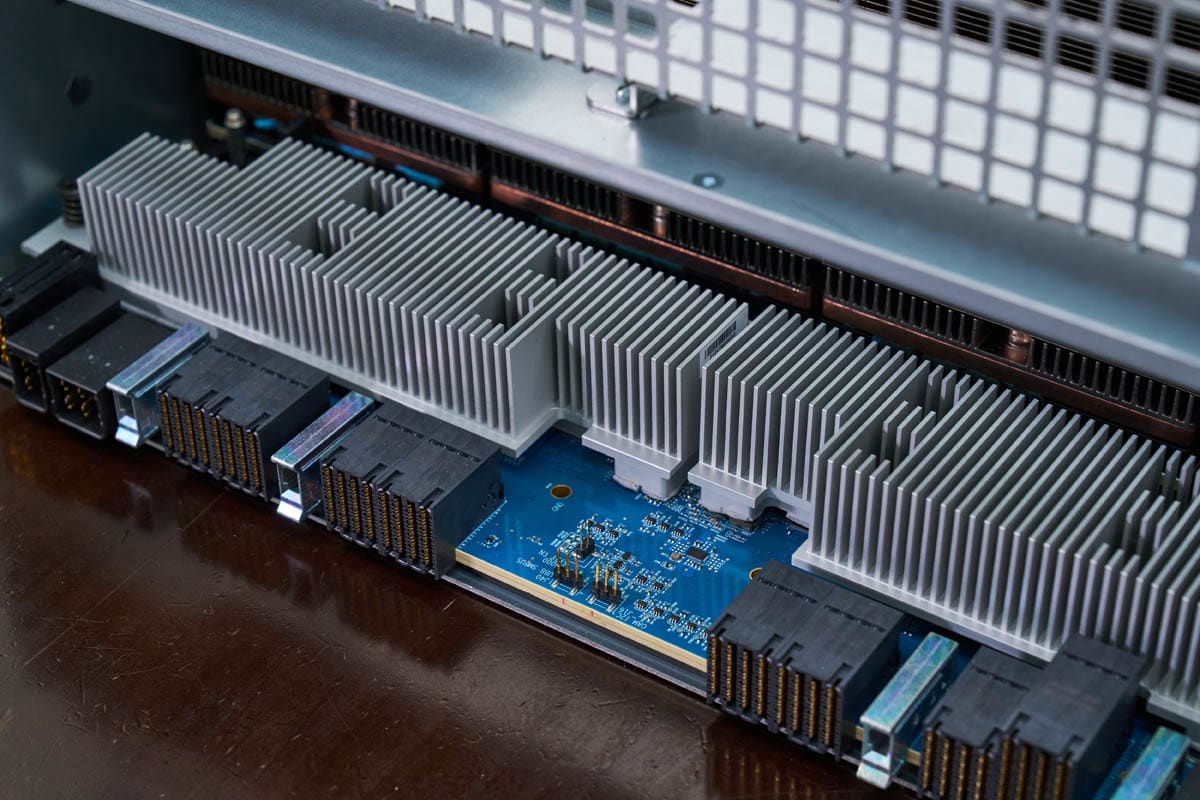 Gigabyte G893-ZX1-AAX2