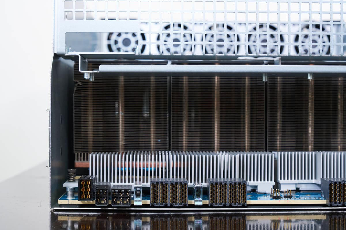 Gigabyte G893-ZX1-AAX2