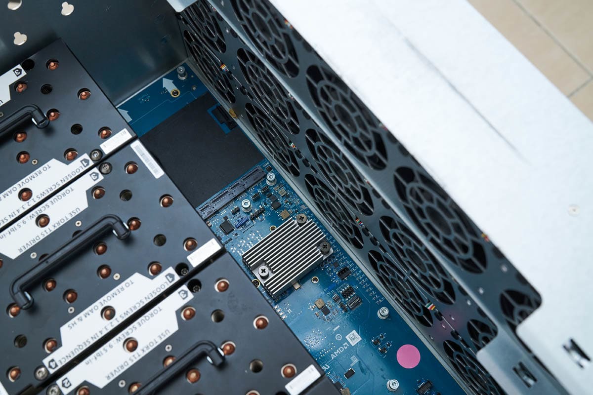 Gigabyte G893-ZX1-AAX2