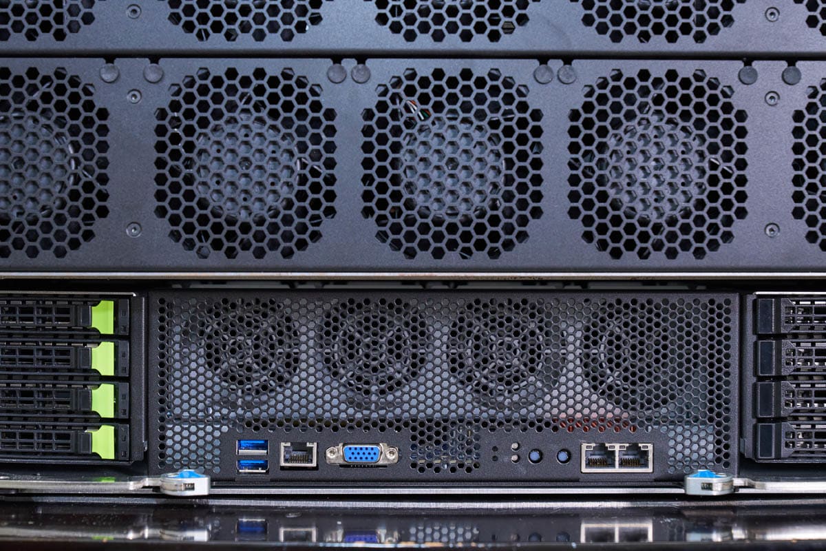 Gigabyte G893-ZX1-AAX2