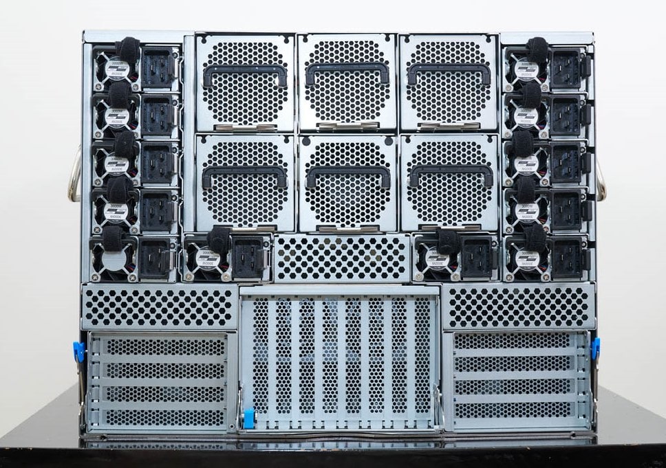 Gigabyte G893-ZX1-AAX2