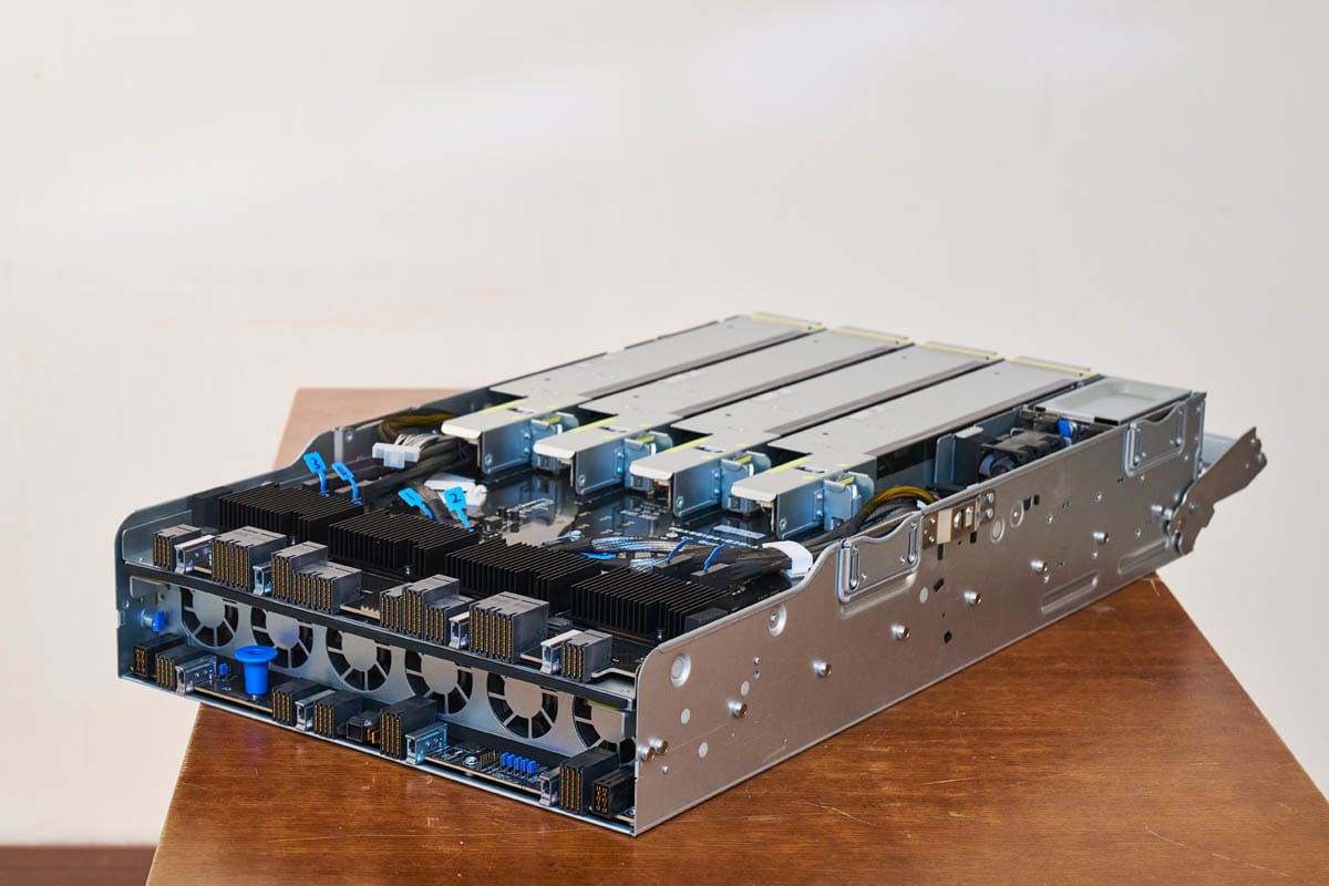 Сервер ASUS ESC A8A-E12U