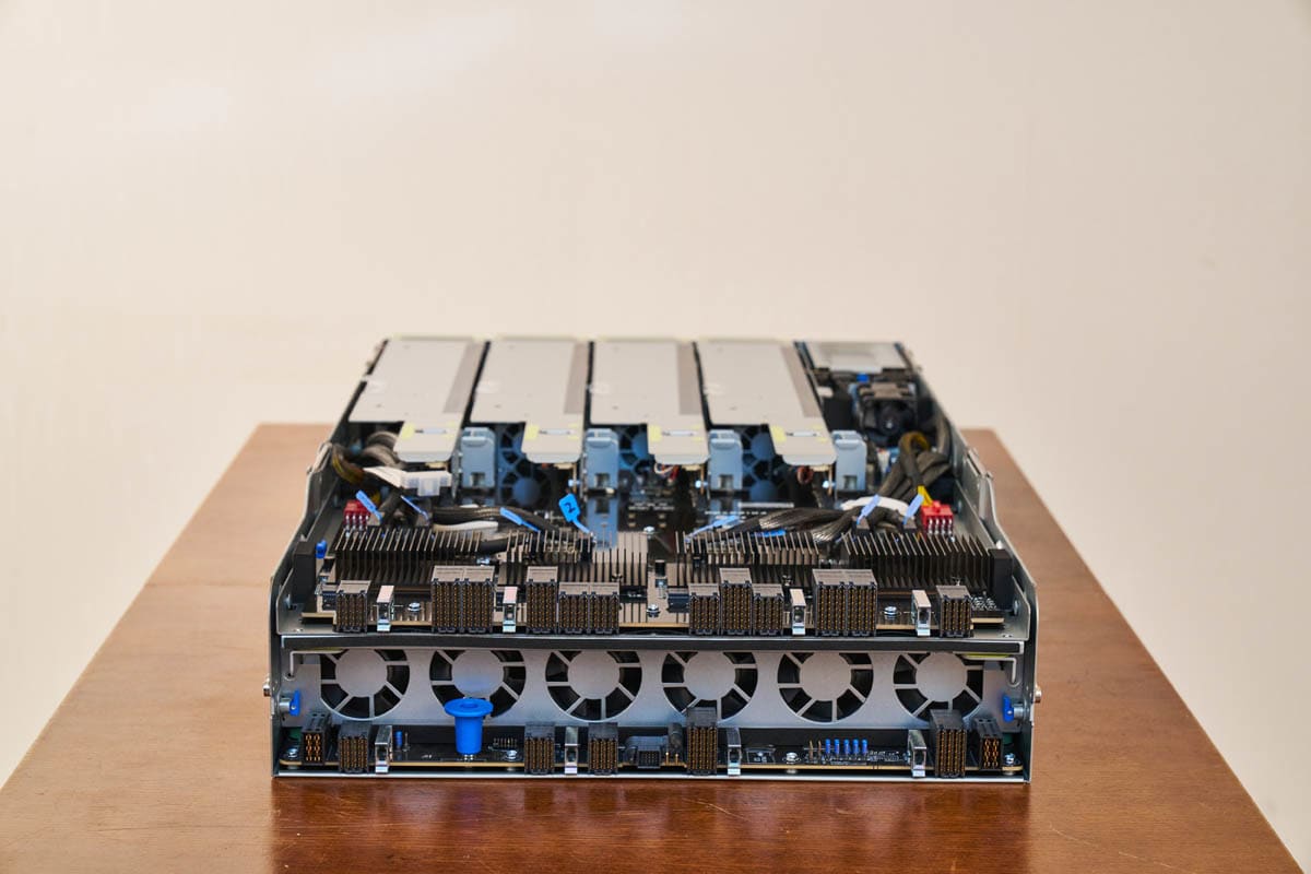 Сервер ASUS ESC A8A-E12U