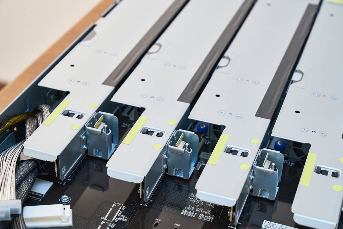 Сервер ASUS ESC A8A-E12U