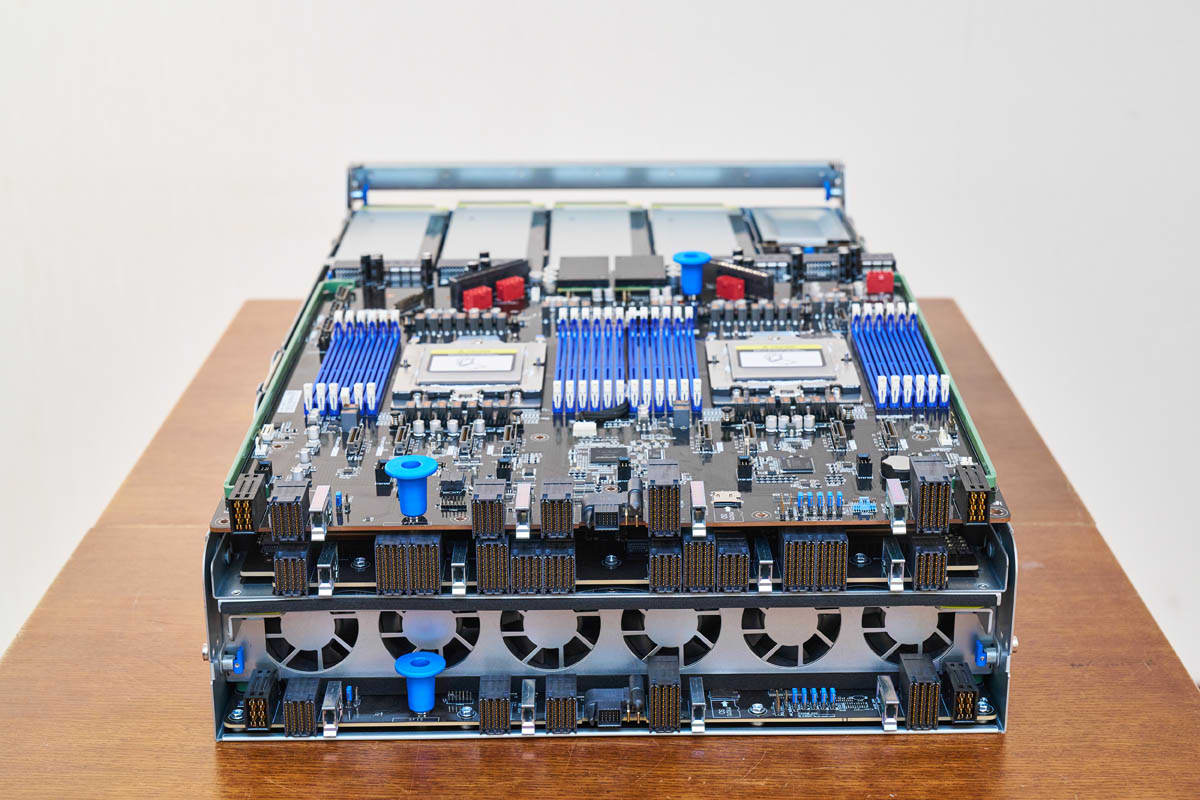 Сервер ASUS ESC A8A-E12U