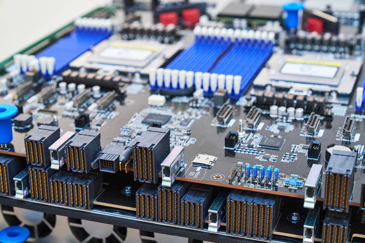 Сервер ASUS ESC A8A-E12U