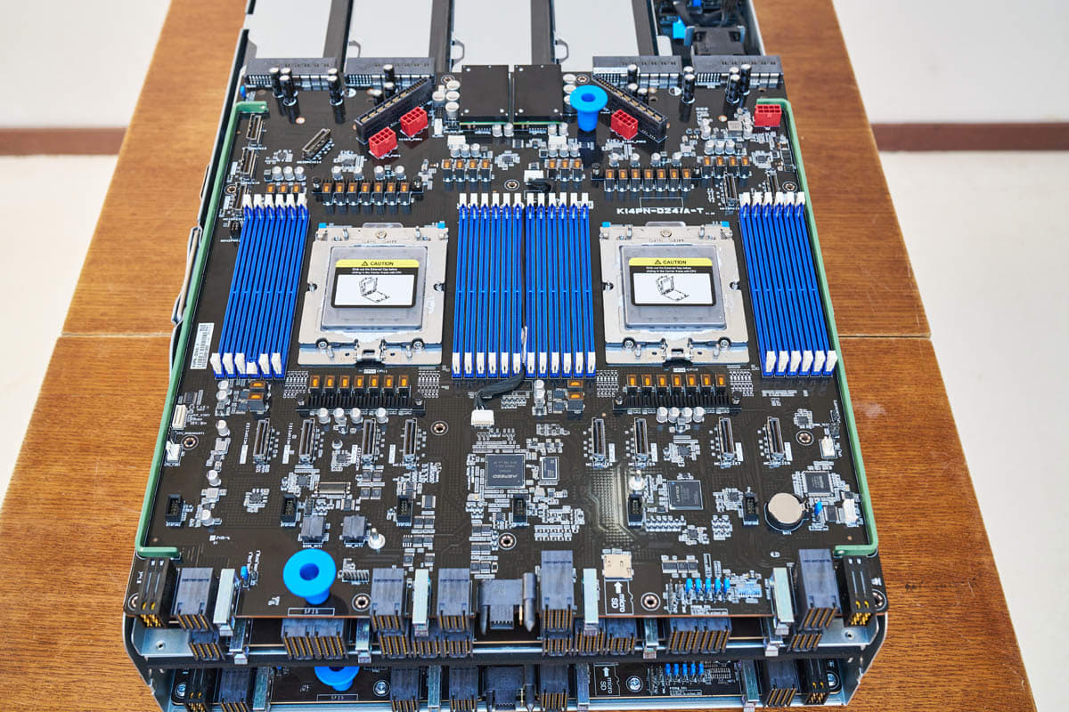 Сервер ASUS ESC A8A-E12U