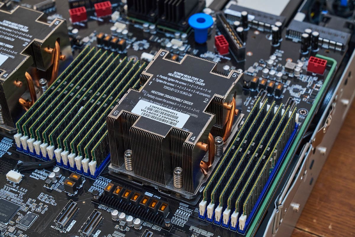 Сервер ASUS ESC A8A-E12U