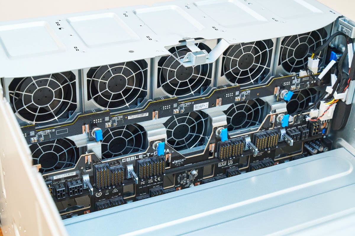 Сервер ASUS ESC A8A-E12U