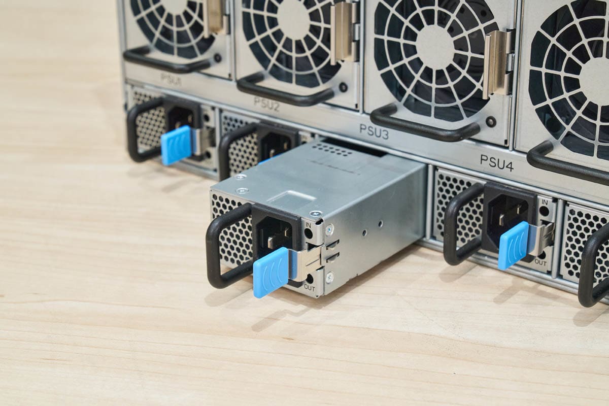 MiTAC G8825Z5 AMD Instinct MI325X