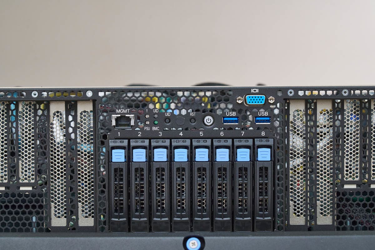 MiTAC G8825Z5 AMD Instinct MI325X