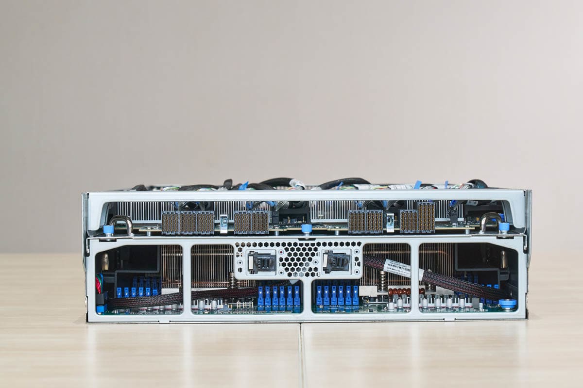 MiTAC G8825Z5 AMD Instinct MI325X